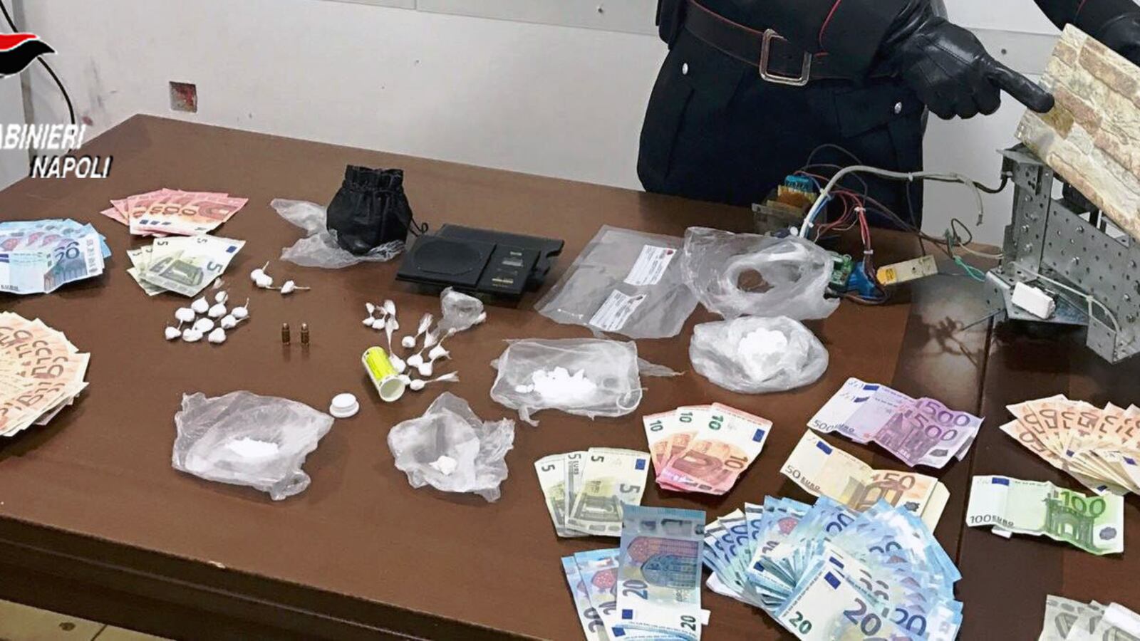 Scacco alla gang dello spaccio in rosa, 24 arresti
