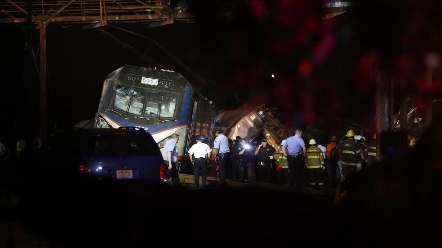 Treno deraglia a Philadelphia. Almeno 7 morti, 200 i feriti. C'è un italiano tra le vittime