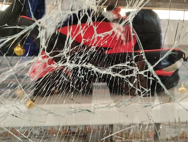 Chiosco in piazza dei Mercanti a Milano preso di mira da vandali e ladri 1