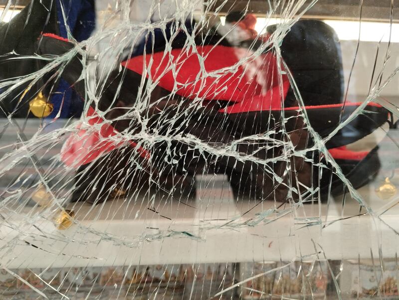 Chiosco in piazza dei Mercanti a Milano preso di mira da vandali e ladri 1