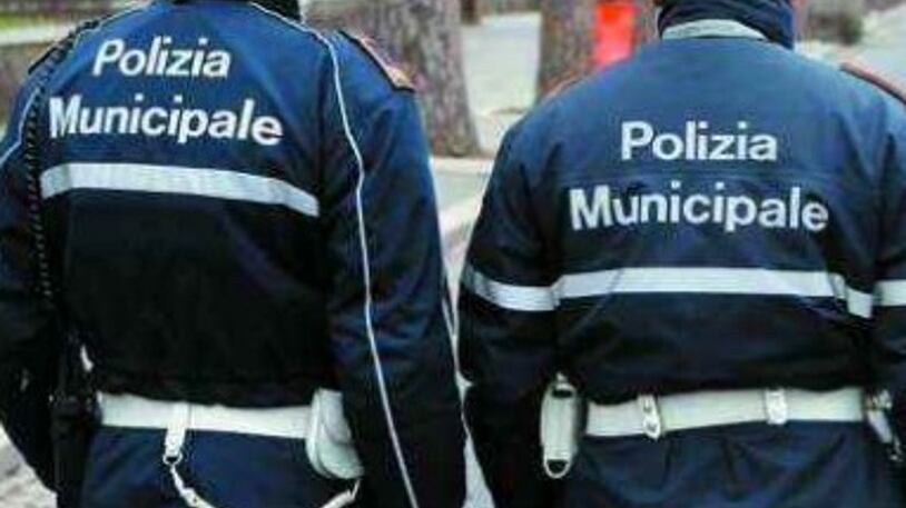 Modena, straniero sospetto vicino a scuola, mamme lo fanno arrestare