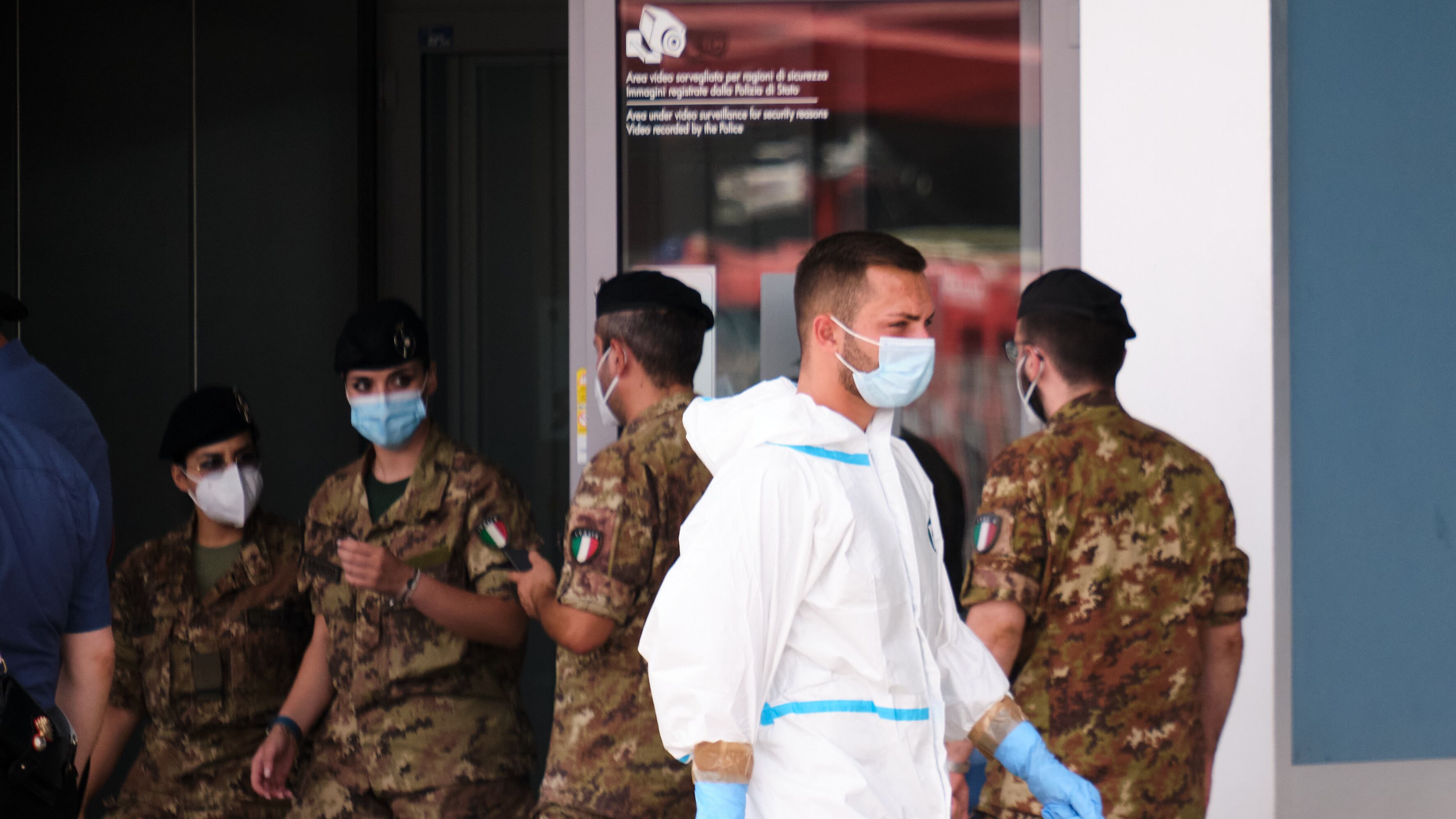 Una sottovalutazione della Farnesina. Adesso i rimpatri li gestiscono i militari
