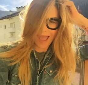 Elenoire Casalegno gioca sensualmente via Instagram 4
