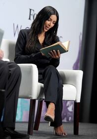 Kim Kardashian sexy, parla per le donne 22