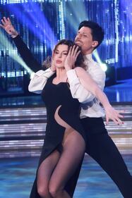 Alba Parietti sexy a Ballando con le Stelle 8