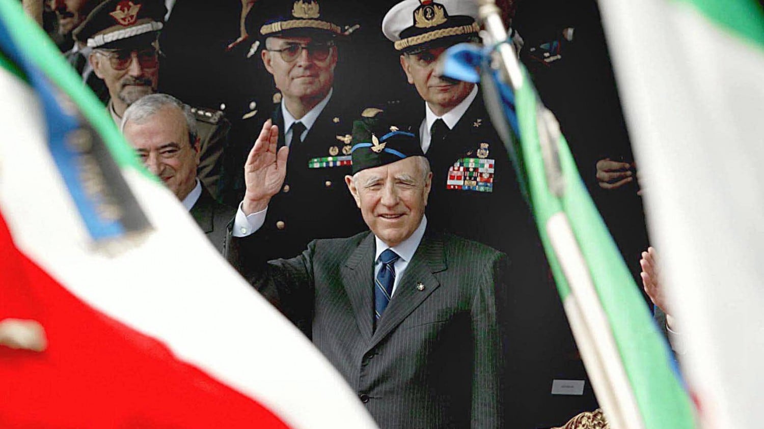 Morte Ciampi, Renzi: "Ha servito l'Italia". Salvini: "Traditore"
