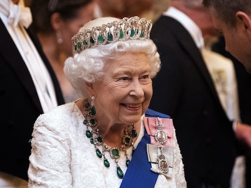 Quanto spende e cosa regala a Natale la regina Elisabetta?