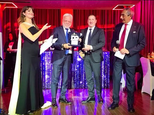 Festival di Sanremo: l'ad di Anas Claudio Andrea Gemme ritira il Premio speciale 2026 al Gran Galà della stampa