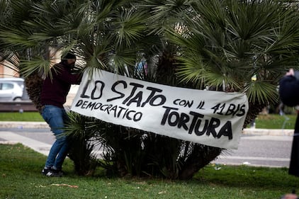 Anarchici davanti al palazzo della Cassazione di Roma 8