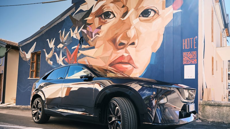 Mazda, un murale in Abruzzo dedicato a Hiroshima e alla storia del marchio