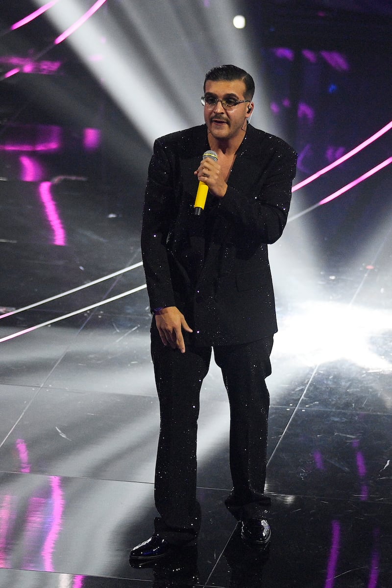Sanremo 2024: ecco il look della prima serata del Festival di Geolier 1