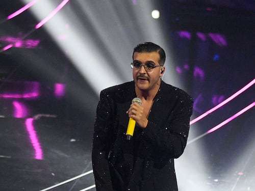 Sanremo 2024: ecco il look della prima serata del Festival di Geolier