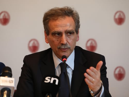 I proxy bocciano Lovaglio. “No alle offerte di Mps”