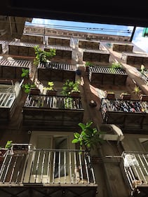 Napoli, il Pallonetto di Santa Lucia 3