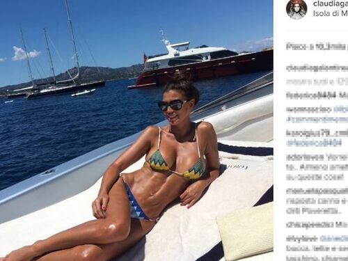 Claudia galanti insultata per le foto in vacanza