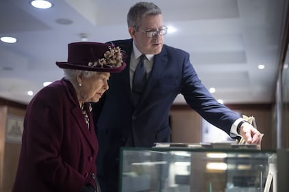 La Regina in visita ai servizi segreti: foto 9