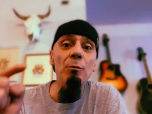 "Clapton? Morirete e non solo di noia". Bufera su J-Ax
