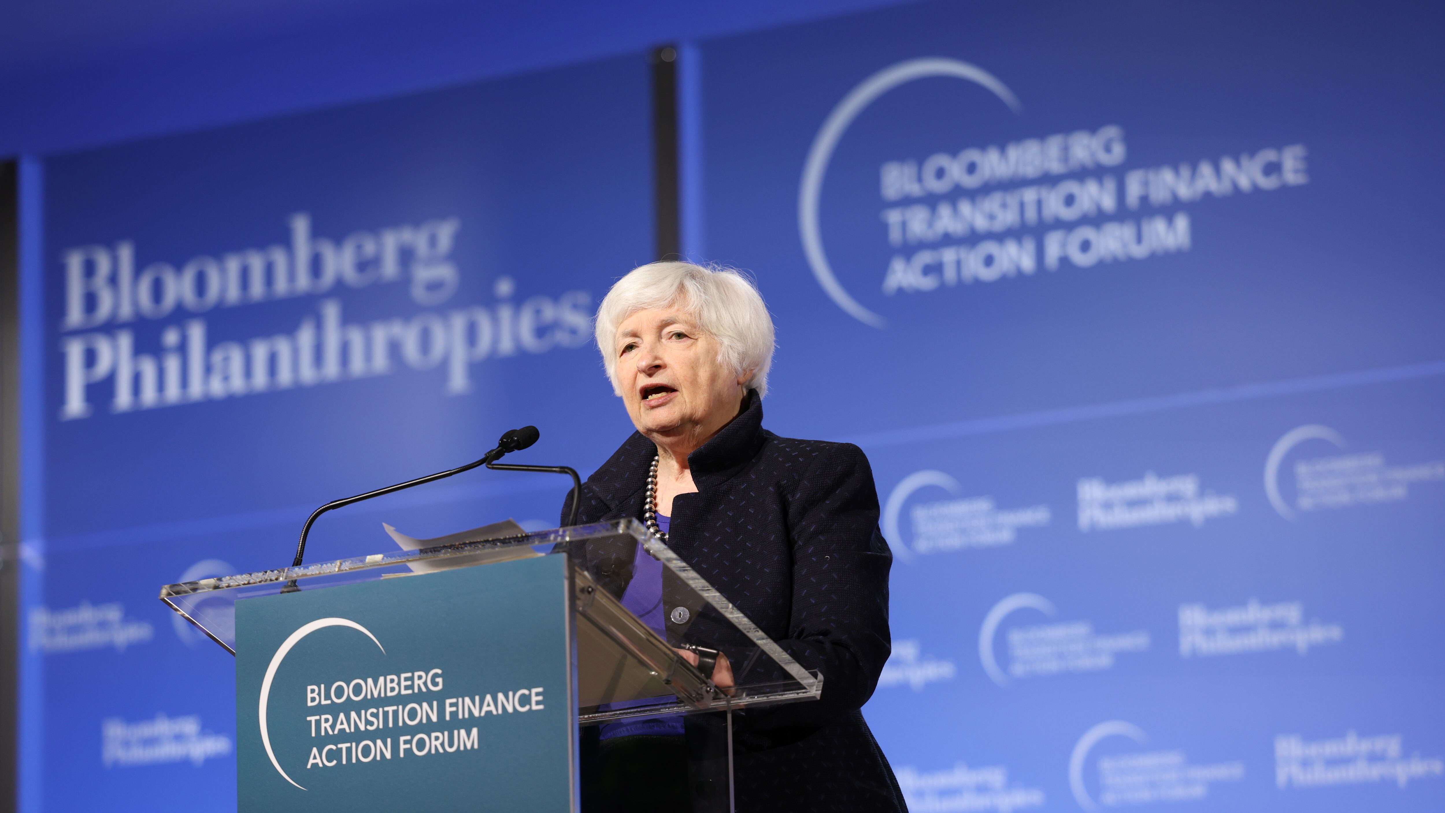 Fed e Bce, il taglio dei tassi può attendere