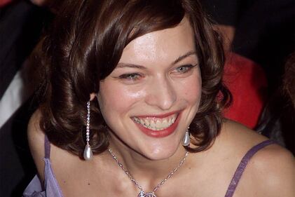 Milla Jovovich, mamma social contro i paparazzi 11