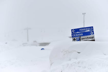 Sestriere, sommersa dalla neve 14