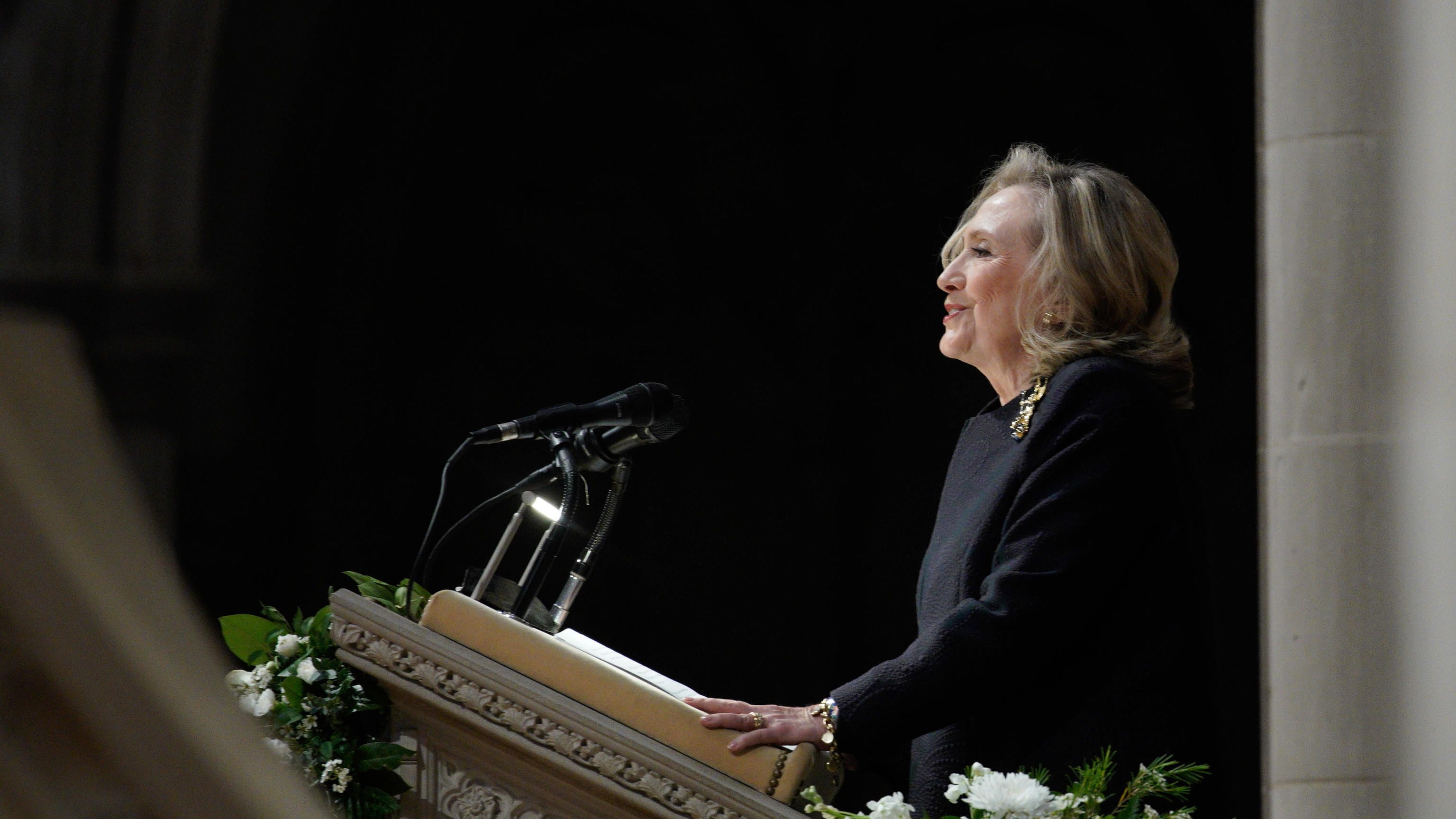 "Meloni premier? È rottura con il passato". Hillary Clinton approva la leader di FdI