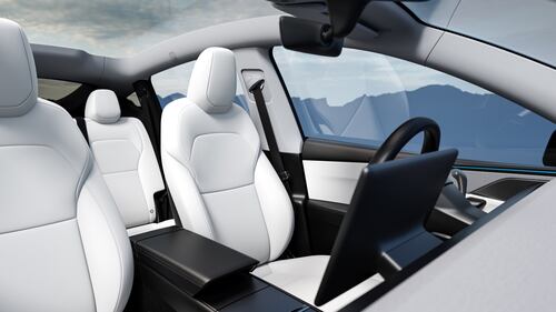 Tesla Model Y 2025: guarda la gallery del nuovo modello 16
