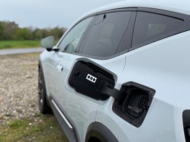 Polestar 3 Long Range AWD, la gallery del super SUV elettrico da 517 CV 12
