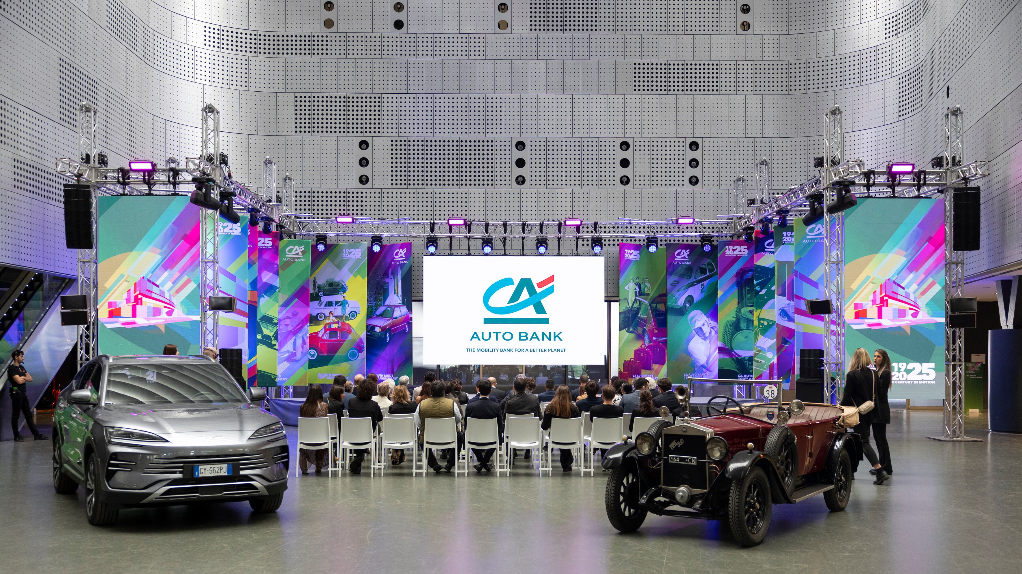 CA Auto Bank festeggia 100 anni e guarda al futuro con l'elettrico