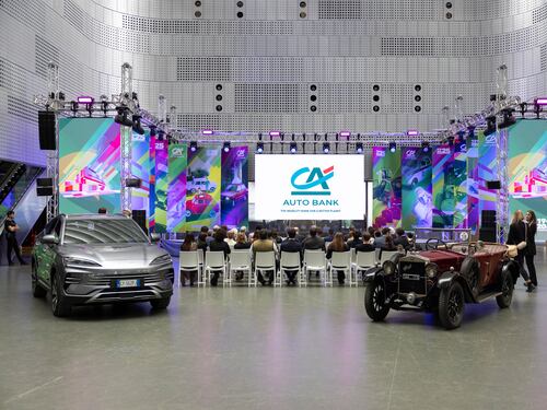 CA Auto Bank festeggia 100 anni e guarda al futuro con l'elettrico