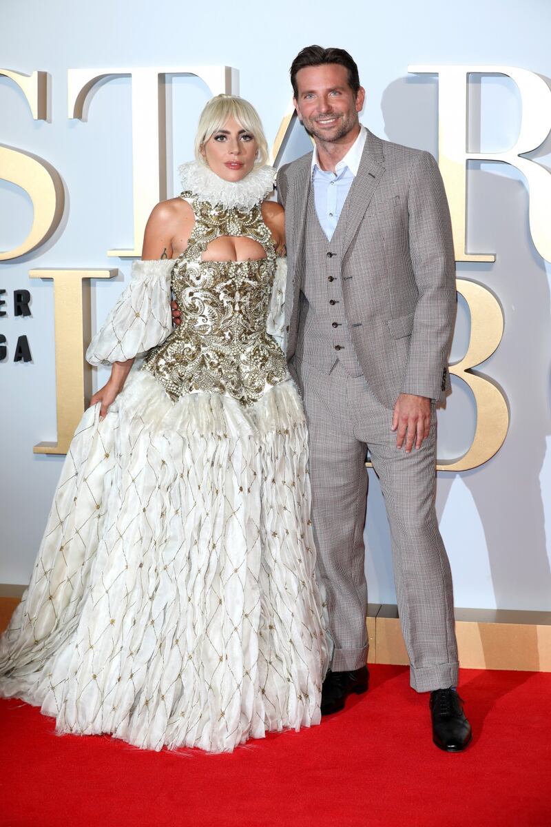 Lady Gaga, scollatura hot alla première 3