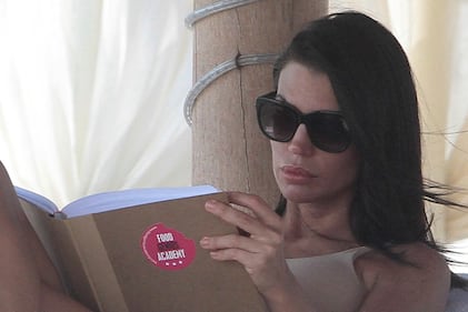 Claudia Galanti e i figli in spiaggia a Marina Di Pietrasanta 14