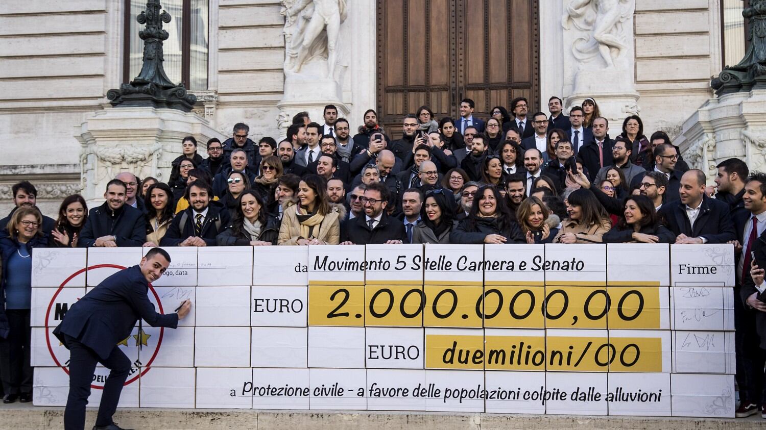 Il M5S festegga il Restitution day: "2 milioni agli alluvionati"