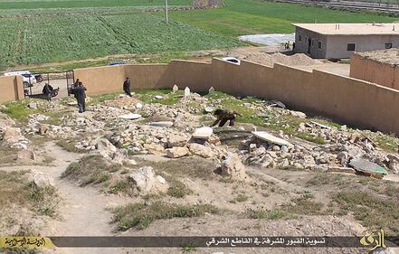 Isis profana i cimiteri 6