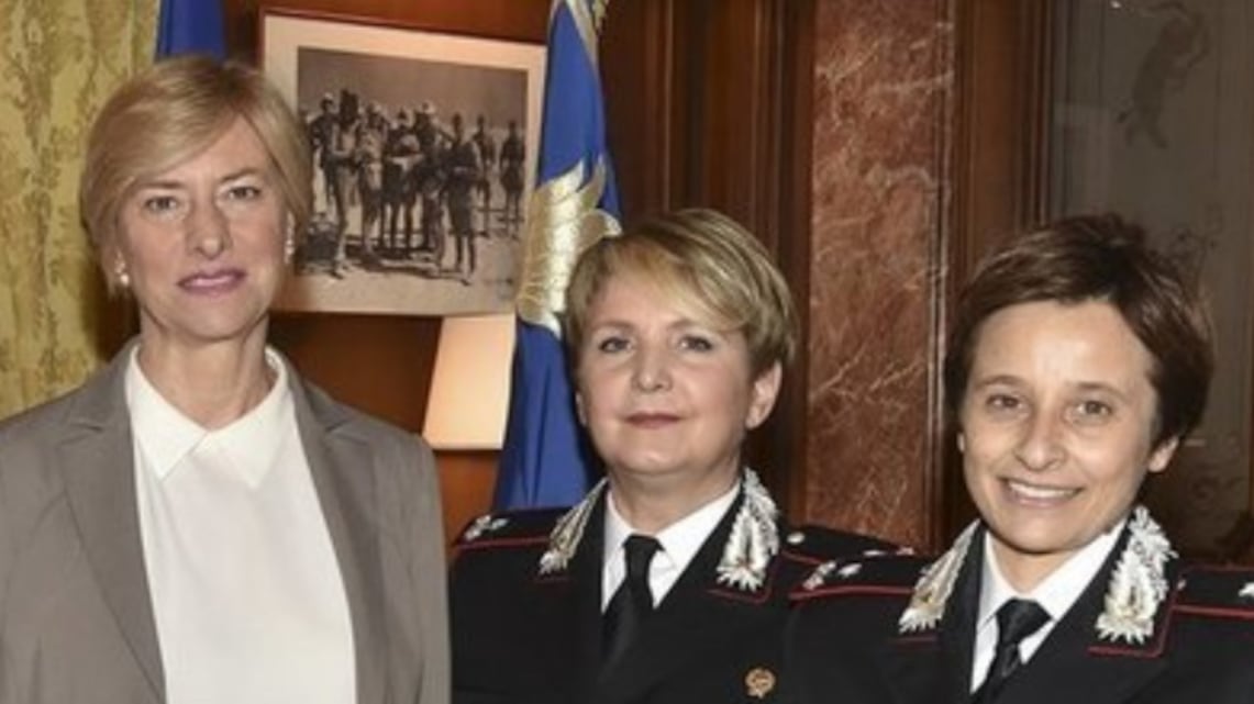 Toh, foto filonazista nell'ufficio della Pinotti