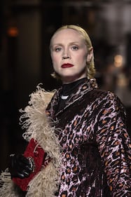 Uma Thurman e Naomi Campbell sfilano a Parigi  6