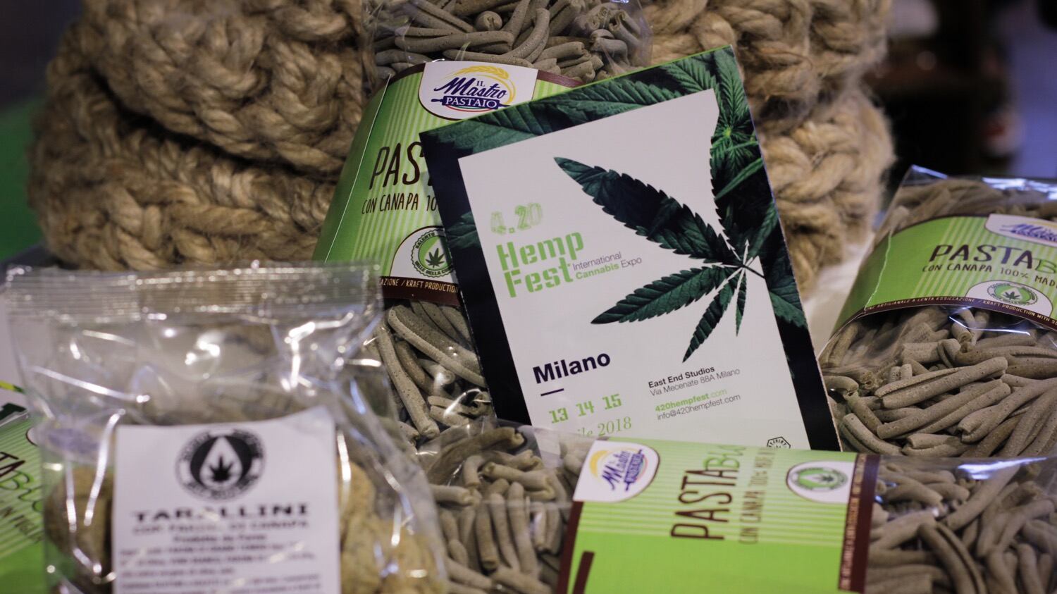 La cannabis ora arriva anche a tavola: dai biscotti all'olio, ecco i prodotti