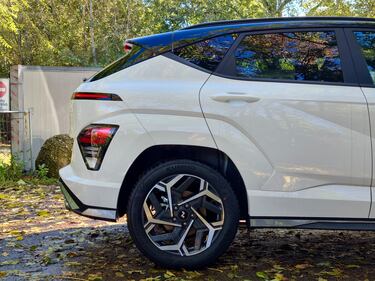 Hyundai Kona Hybrid: la gallery del crossover ibrido da 23 km/l 9