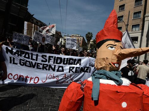Bagnoli, la protesta contro Matteo Renzi