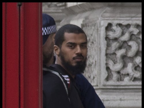Londra, uomo armato di coltelli arrestato nei pressi del Parlamento