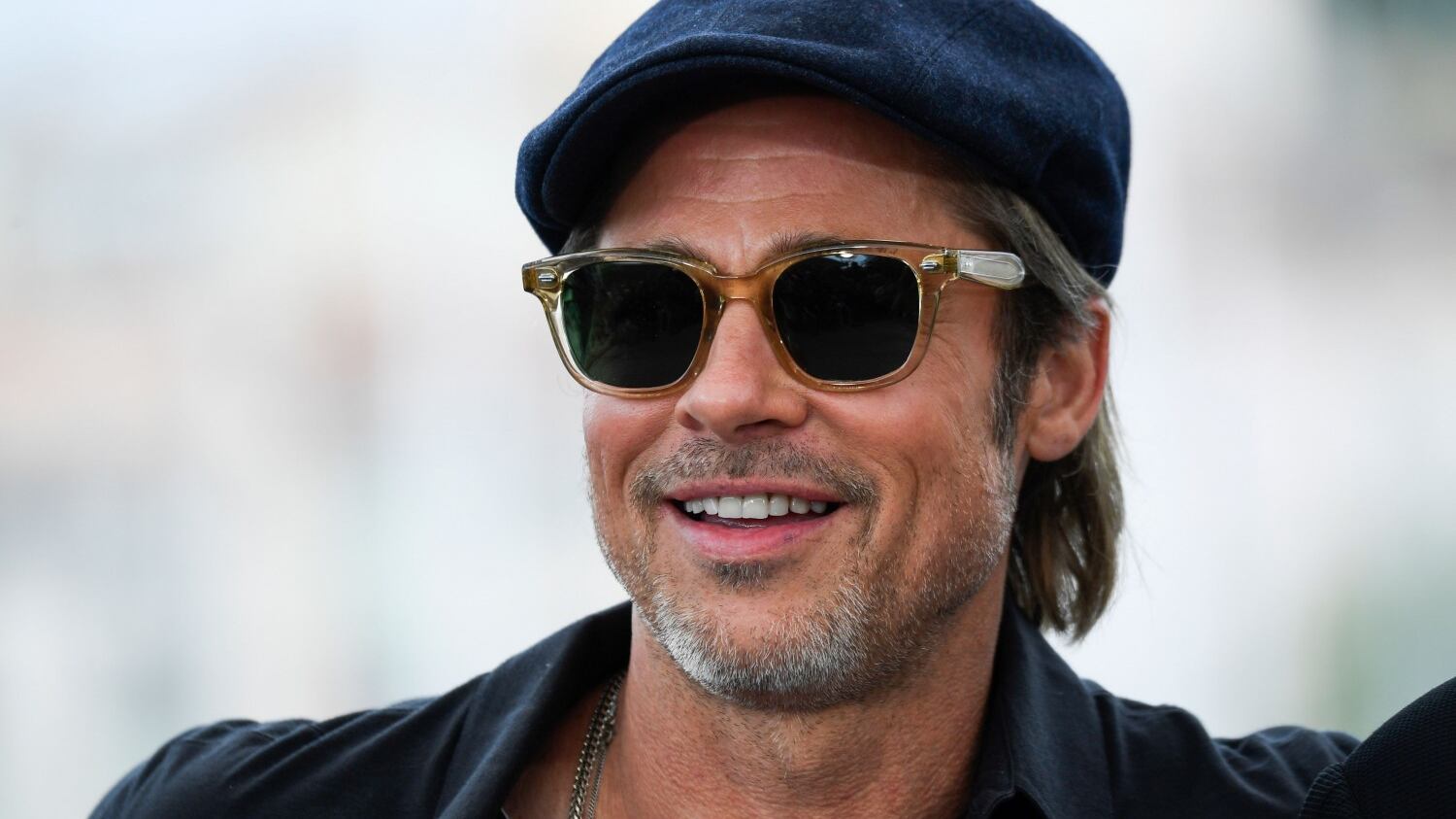 Brad Pitt visita una mostra d'arte a Venezia e nessuno lo riconosce