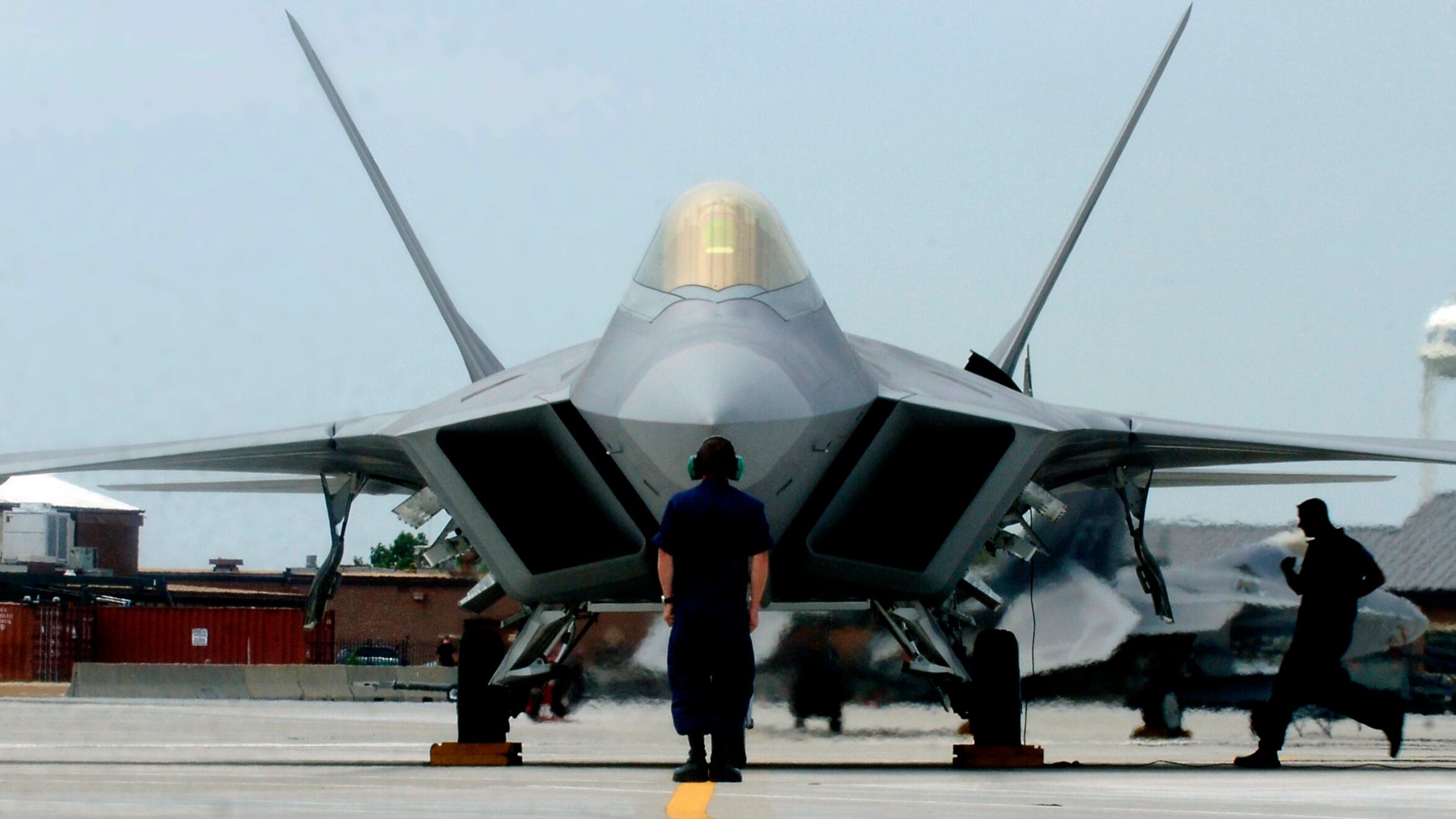 Caccia e dominio aerospaziale: la rivelazione del generale Usa sulle guerra del futuro