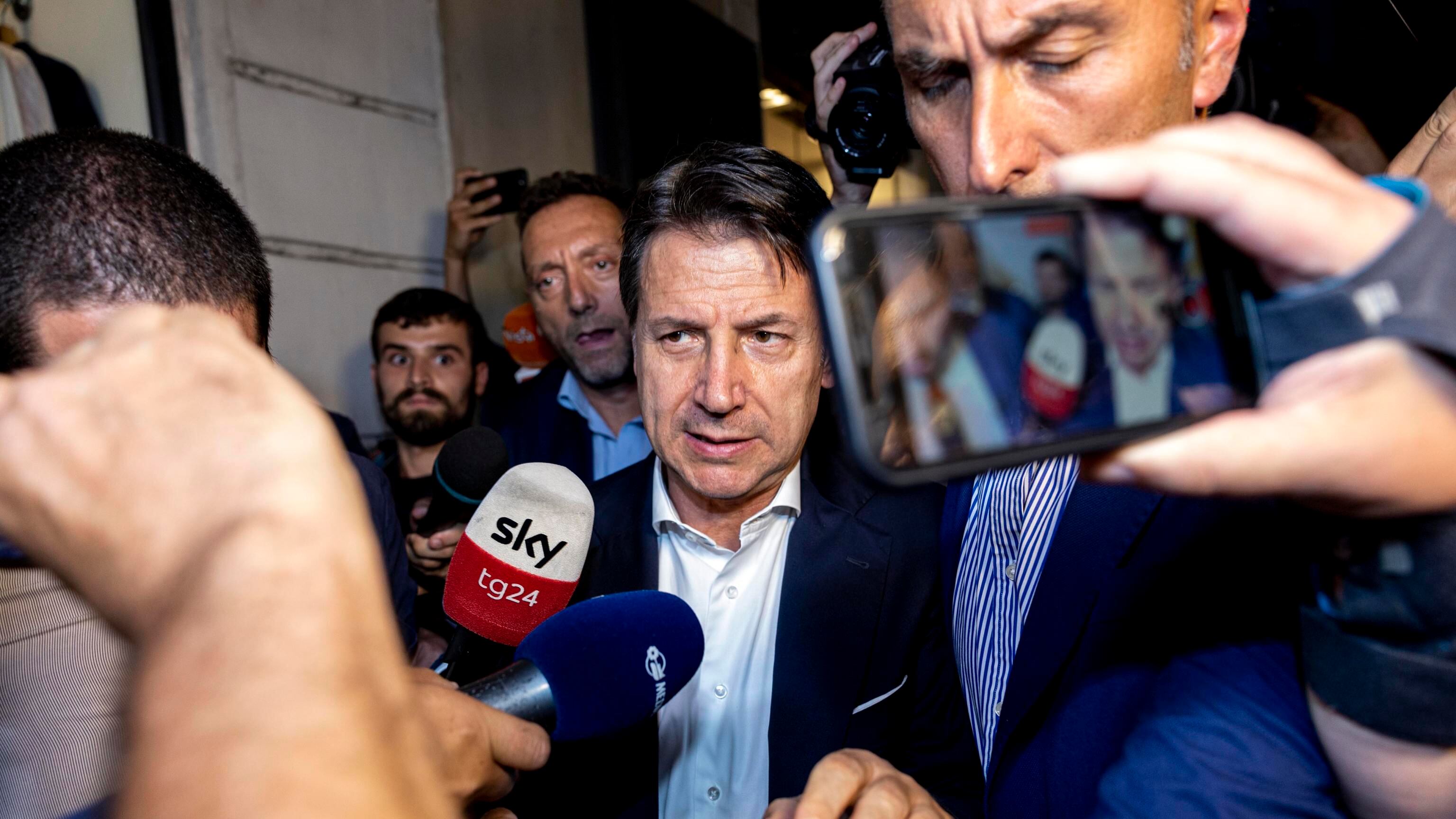 "A ululare alla luna...". L'avvertimento per Conte