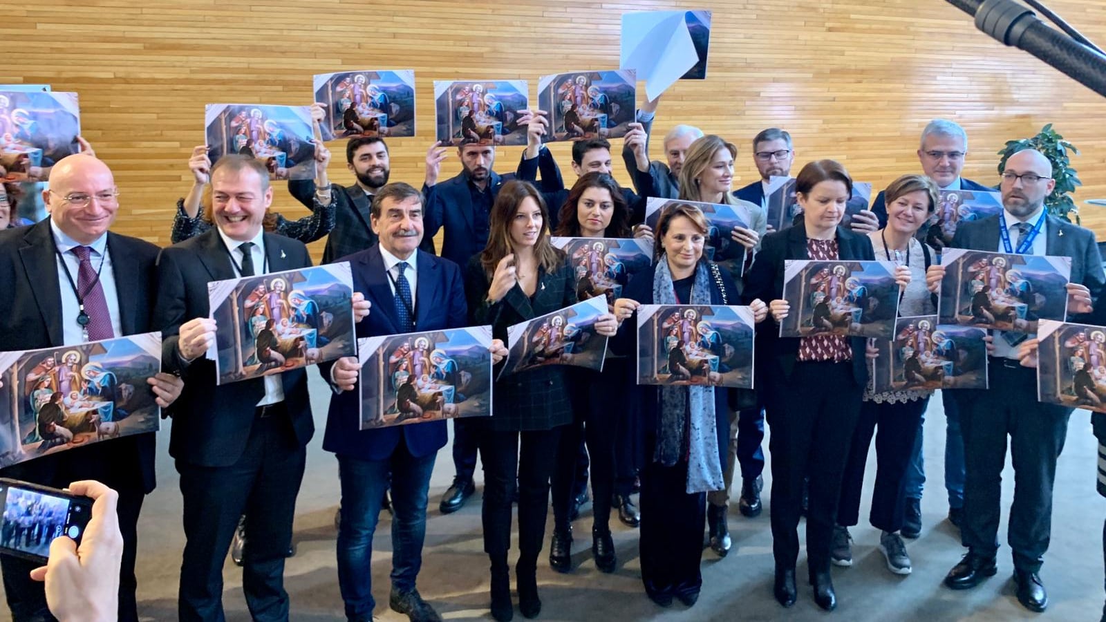 La Lega porta il presepe al parlamento Ue: "Difendiamo la tradizione"