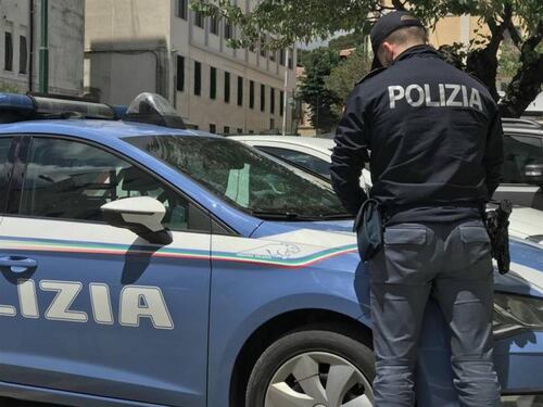 "È vuota, adesso è mia" e lo straniero occupa la casa parrocchiale