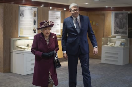 La Regina in visita ai servizi segreti: foto 7