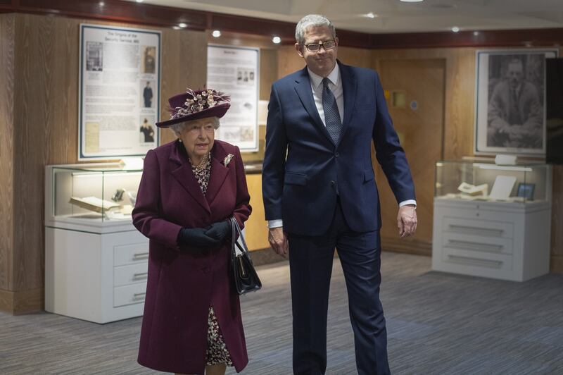 La Regina in visita ai servizi segreti: foto 7