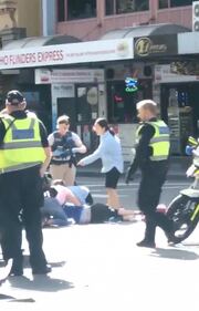 Auto contro la folla a Melbourne, le immagini dell'attacco 3