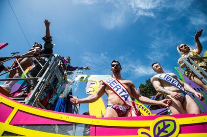 Il Gay Pride sfila per le strade di Roma 5