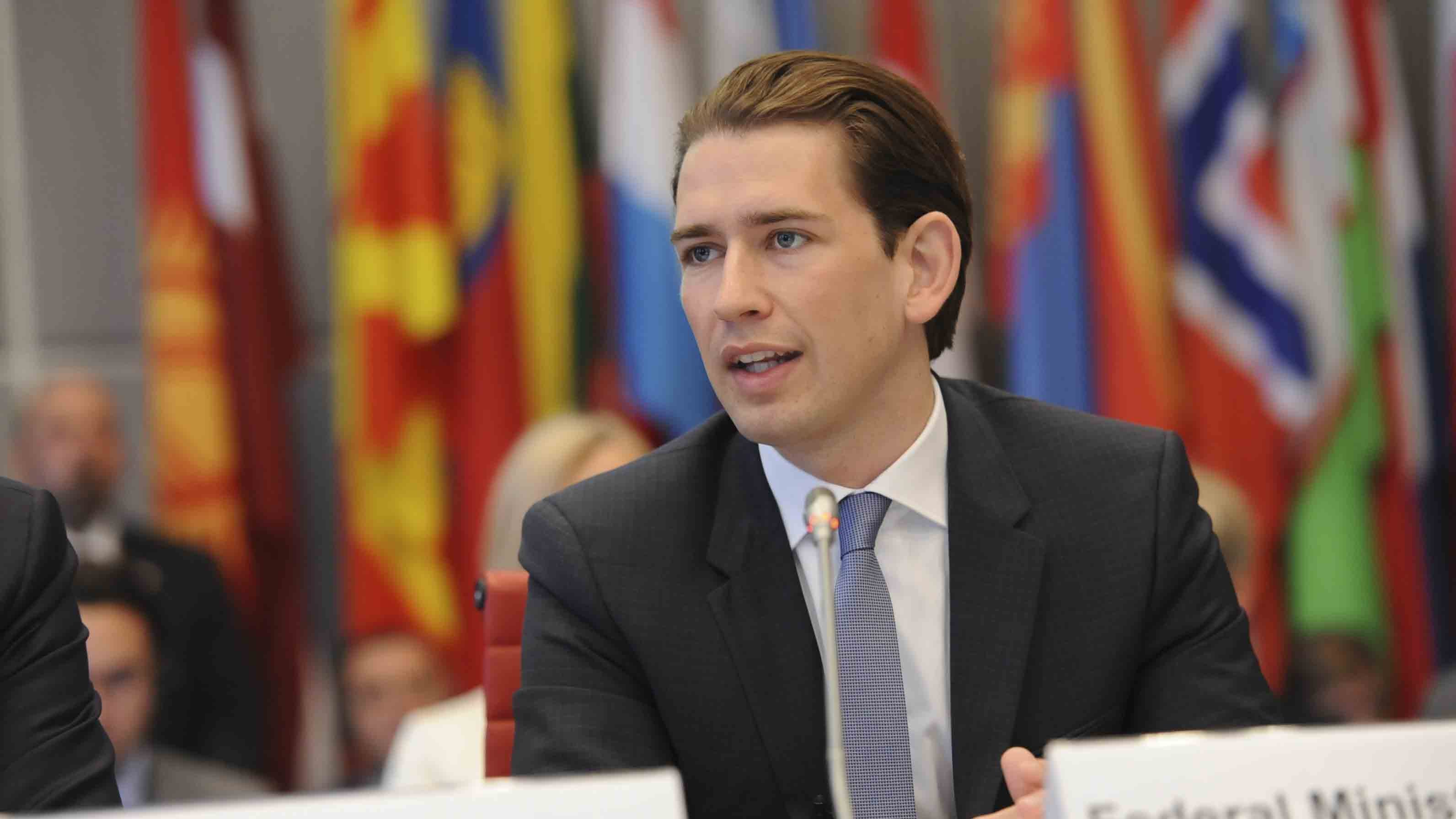 L'avvertimento di Kurz: "Non pagheremo i debiti dell'Italia"