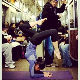 Ora lo yoga si fa in metropolitana 7